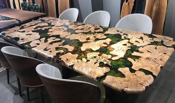 AIDA DINING TABLE