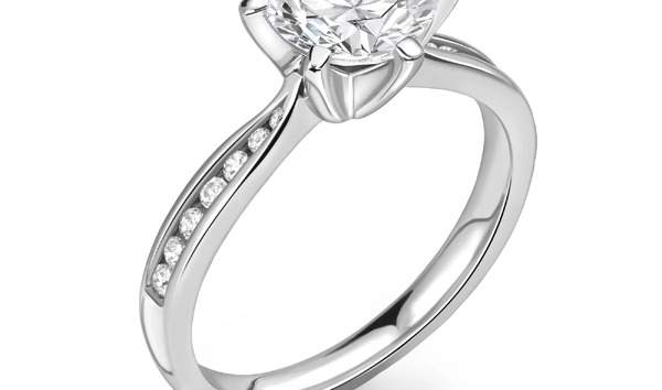 White gold ring with 1.50ct G VS2 center stone