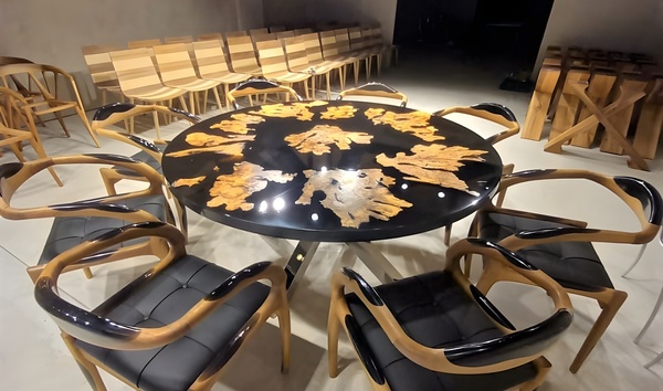 MIDGE ROUND DINING TABLE