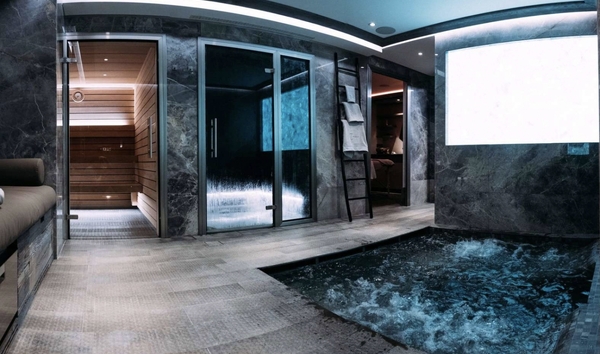 Central 5 Bedroom Chalet - Courchevel 1850