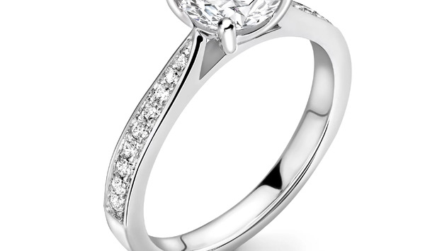 White gold ring with 1.00ct E VVS1 center stone