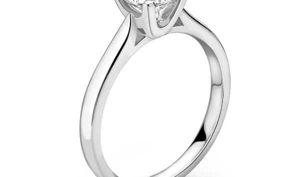 White gold ring with 1ct D IF center stone