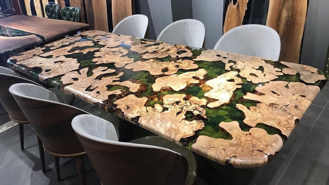 AIDA DINING TABLE