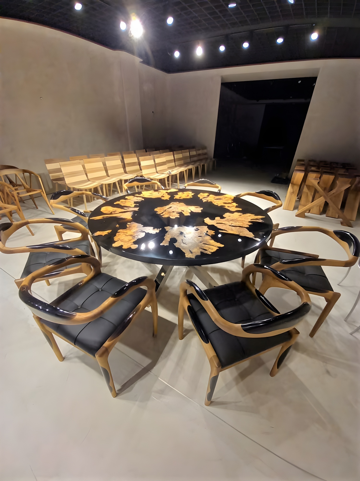 MIDGE ROUND DINING TABLE