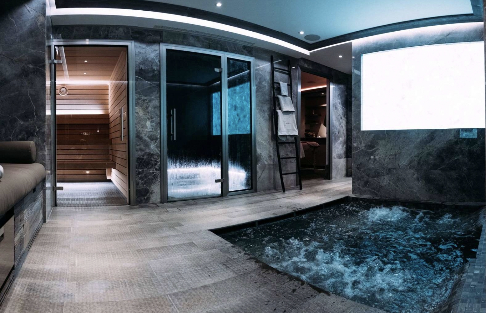 Central 5 Bedroom Chalet - Courchevel 1850